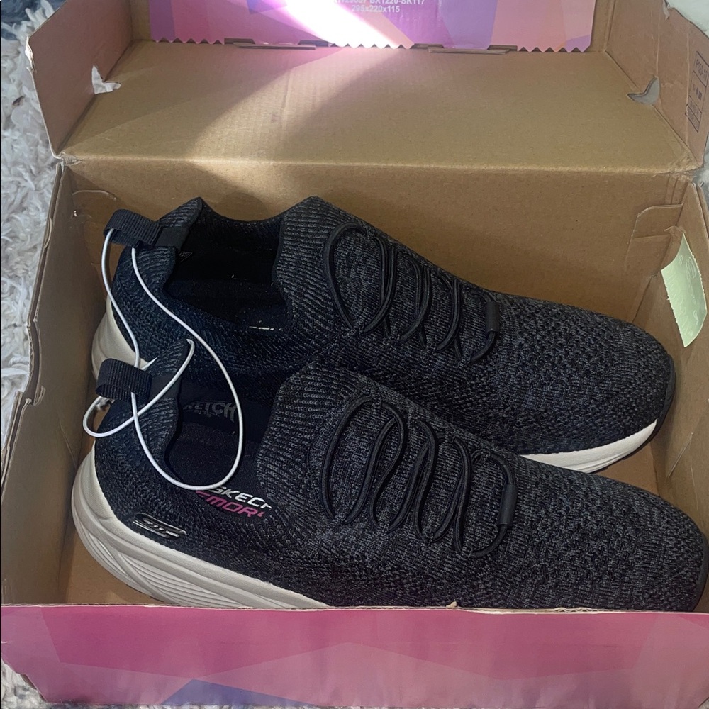 BNIB Sketchers Women Black customize fit Knit Sneakers with memory foam #size 7